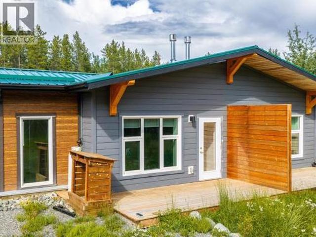 35 Takhini Meadows Drive, Whitehorse North, YT, Y1A 7A2 house for sale | Listing ID 17570 | Royal LePage