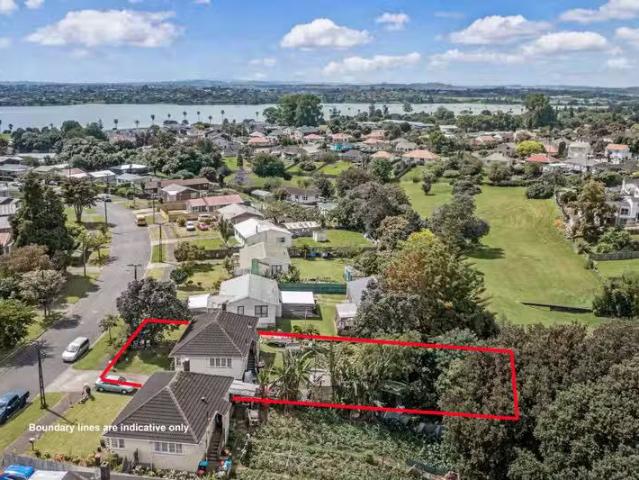 35 Torino Street, Point England, Auckland City For Sale