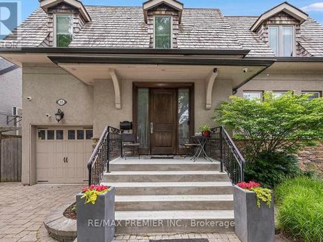35 Yorkdale Crescent, Toronto, ON, M9M 1C2 house for sale | Listing ID W13511 | Royal LePage