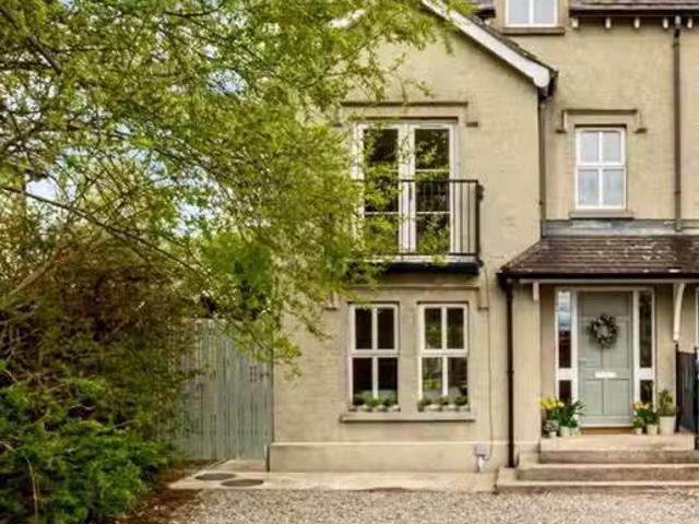 35 Ardean Manor