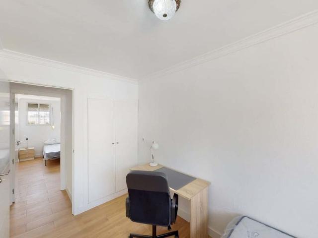 35 Av. Blas Infante, Cádiz, Andalusia 11408