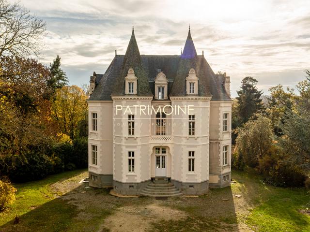35 BRETAGNE CHATEAU XIX SIECLE DE 450 m2 PARC 1,2 HA Dépendance Paris 3H00
