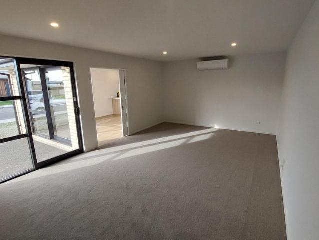 35 Chambers Avenue, Ravenswood