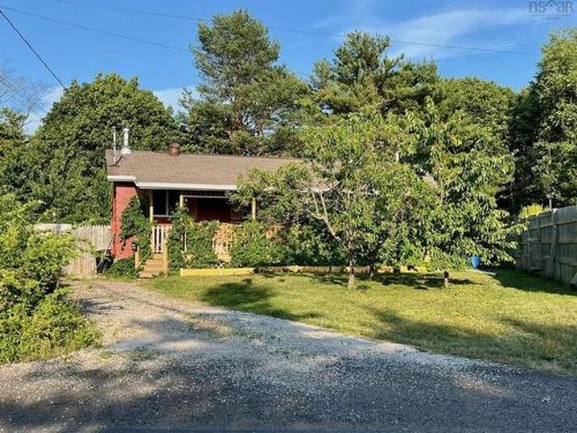 35 Colonial Crescent, New Minas, NS, B4N 4M6 house for sale | Listing ID 202617 | Royal LePage