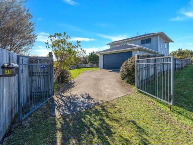 35 Cleat Street, Whitby, Porirua City