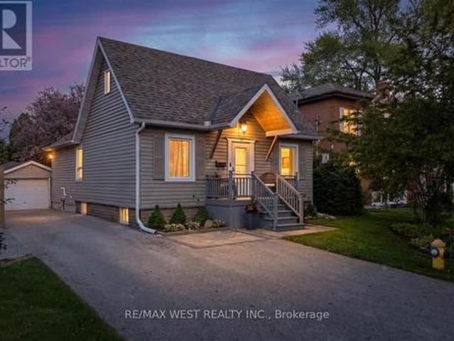 35 Gort Avenue, Toronto, ON, M8W 3Y7 house for sale | Listing ID W13426 | Royal LePage