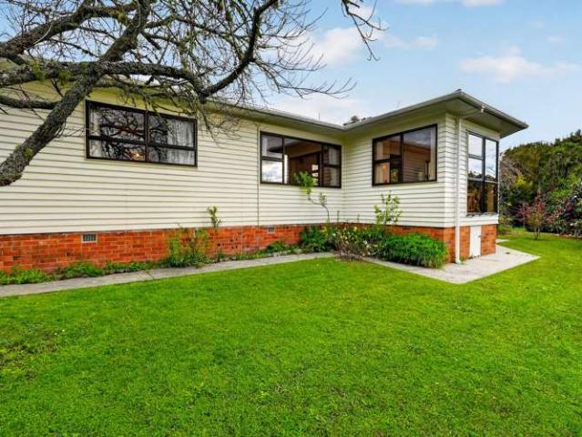 35 Kia Ora Road, Beach Haven, North Shore City