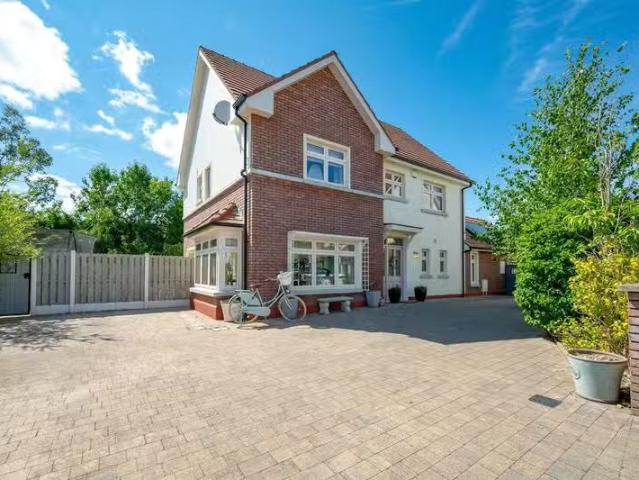 35 Laburnum Avenue, Forest Hill, Carrigaline, Co. Cork, P43YD1.