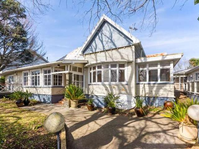 35 Mangorei Road, Strandon, New Plymouth