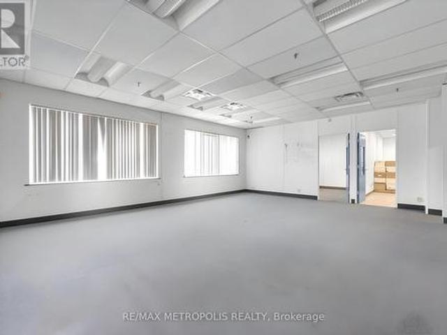 35 Oak Street, Toronto, ON, M9N 1A1 commercial for lease | Listing ID W13209 | Royal LePage