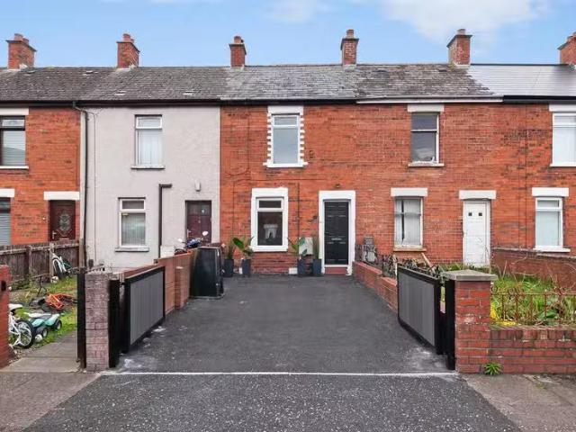 35 Parkgate Crescent