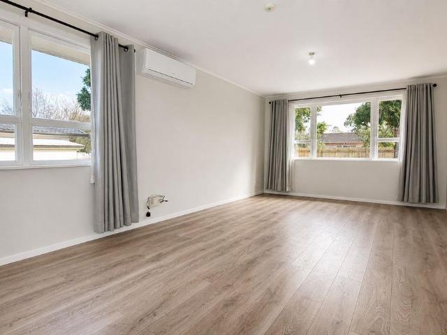 35 Riverpark Crescent
