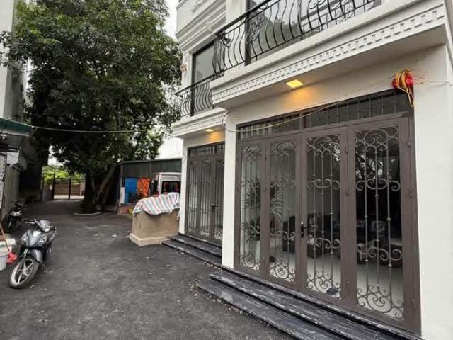 35m2 Cự Khối Phân Lô, ô tô 16 chỗ, gần Cầu Vĩnh Tuy nhà mới đẹp chỉ 5 tỷ