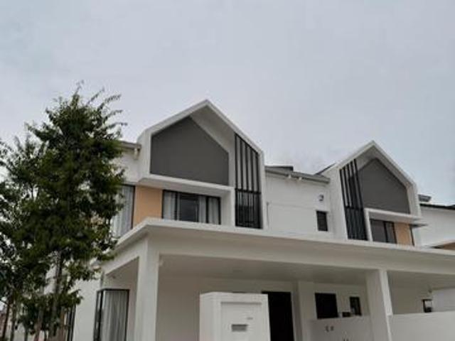 35x70 SEMI D IN NILAI SOUTHBESIDE GOLF FIELD