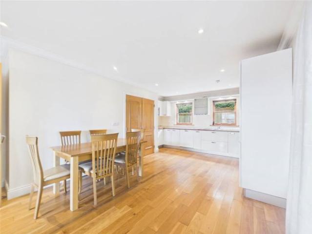 360,000 | Apartment 16, Estuary Court, Rochestown, Cork Cohalan Downing 4981 MyHome. Ie Residential