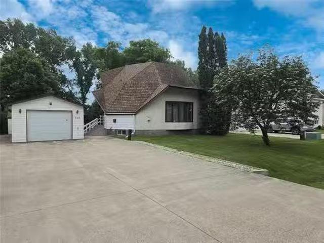 360 Caithness Street, Portage La Prairie, MB, R1N 3S6 house.