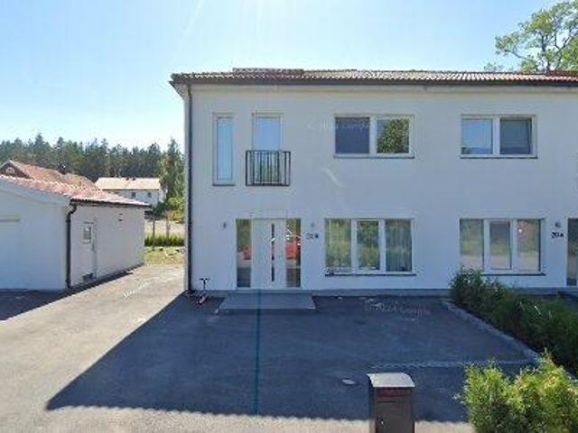 360 m2 lager uthyres i Södertälje