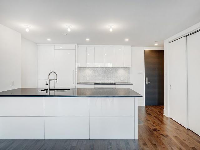 360 Rue Atateken, Montréal Ville Marie, QC H2L