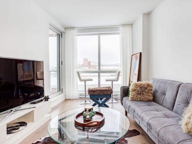 360 Rue Atateken, Montréal Ville Marie, QC H2L