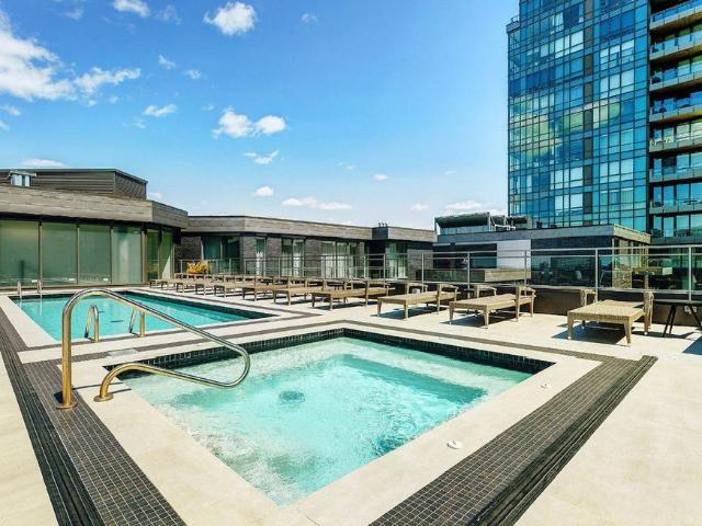360 Rue Atateken, Montréal Ville Marie, QC H2L