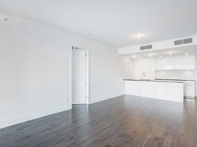 360 Rue Atateken, Montréal Ville Marie, QC H2L