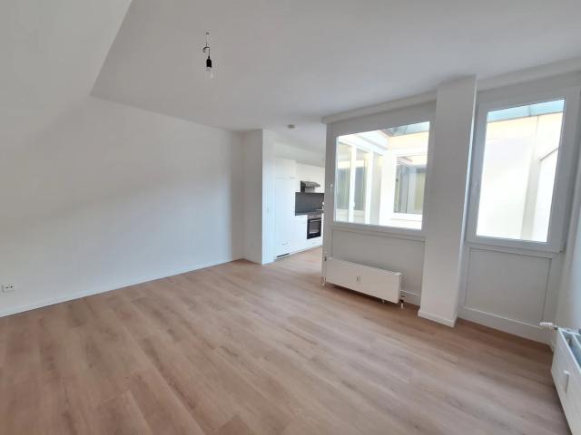 360° Tour / Sanierte, moderne 1 Zimmer Dachgeschoss Altbauwohnung mit Atrio