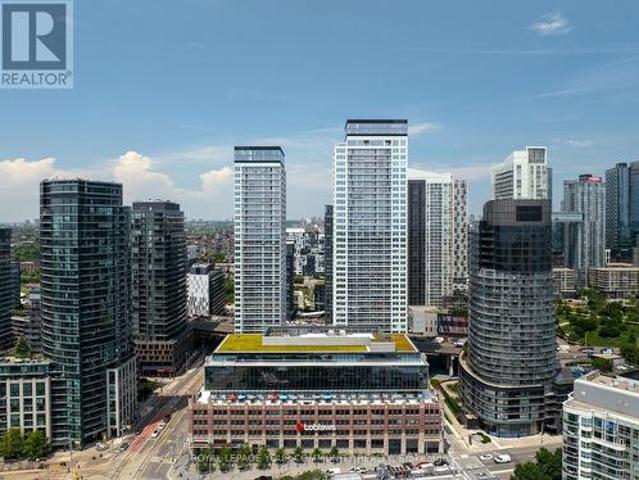 3615 17 Bathurst Street, Toronto, ON, M5V 0N1 condo for sale | Listing ID C12232 | Royal LePage