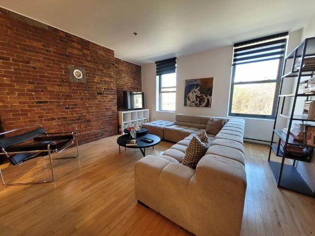 361 Place d'Youville, #31
