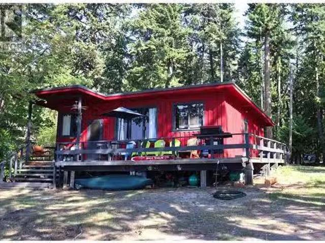 3624 Hilliam Frontage Road, Scotch Creek, BC, V0E 1M5 house.