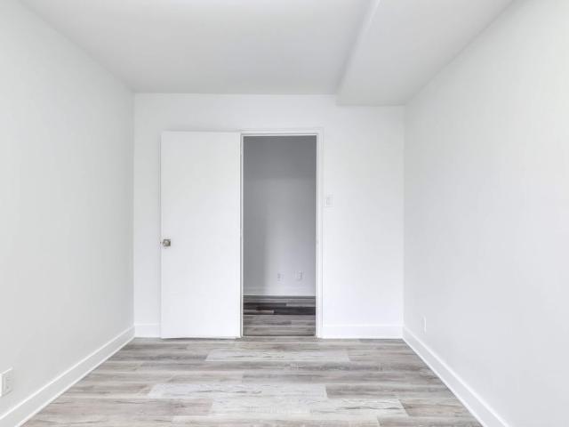 3635 avenue Ridgewood Spacious 3 Bedroom Apartment!