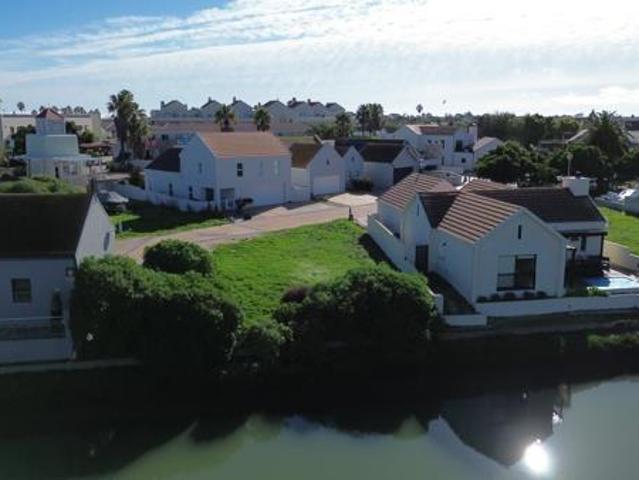 365 m² Land available in Port Owen