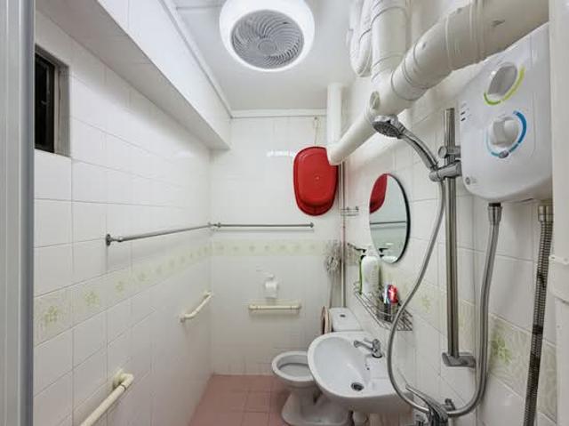 368 Woodlands Avenue 1 HDB Apartment Room Rental, $950, 1 Bed 1 Bath 120 sqft $7.92 psf