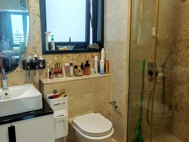 368 Thomson D11, Condominium