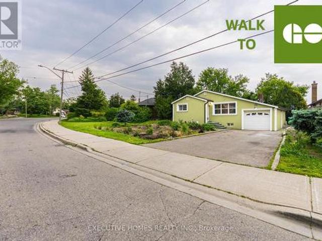 3694 Queenston Drive, Mississauga, ON, L5C 2H2 house for sale | Listing ID W12200 | Royal LePage