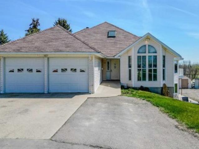 369 S 2 Street West, Magrath, AB, T0K 1J0 house for sale | Listing ID A2309 | Royal LePage