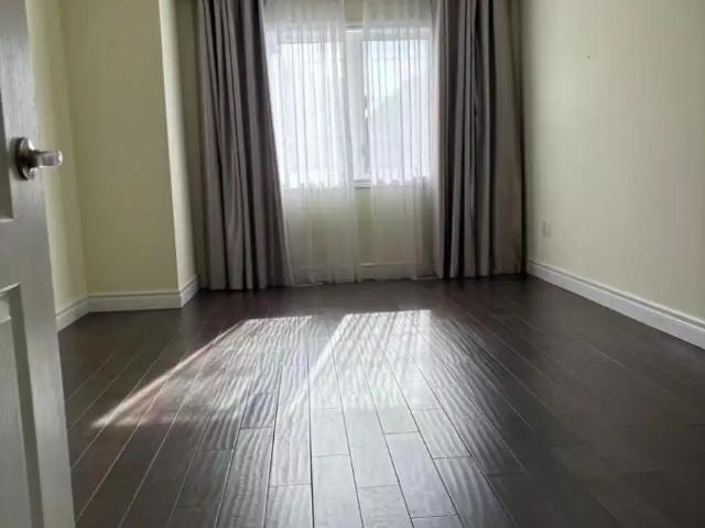 36 ALEX BLACK STREET