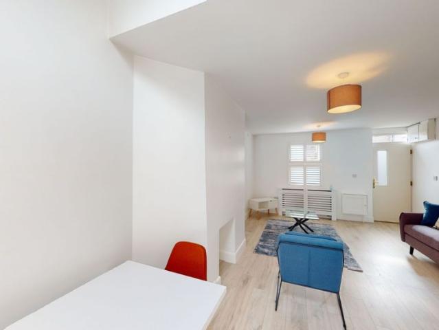 36 Emerald Square, off Cork Street, Dublin 8