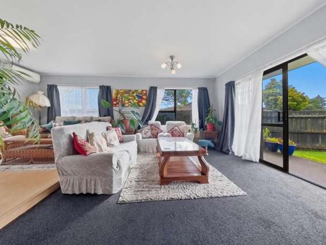 36 Frank Evans Place, Henderson, Waitakere City
