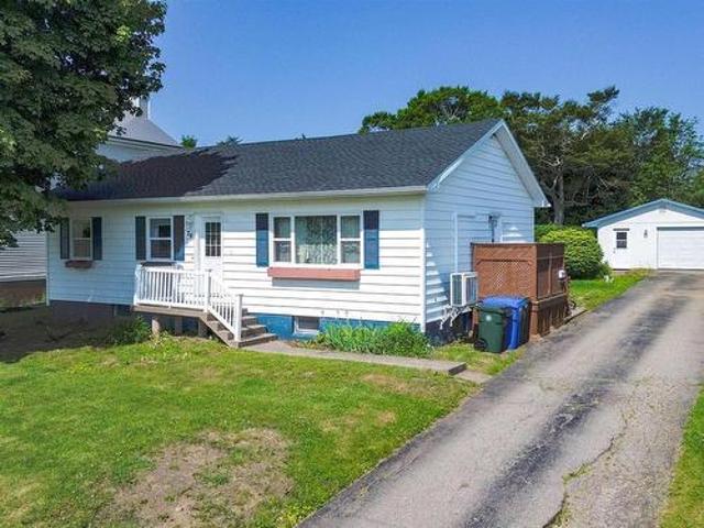 36 Holic Avenue, North Sydney, NS, B2A 3R8 house for sale | Listing ID 202617 | Royal LePage