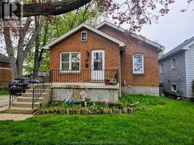 36 Mcnaughton Ave E Avenue, Chatham, ON, N7L 2G1 house for sale | Listing ID 26009 | Royal LePage