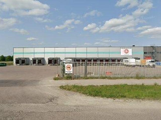3700 m2 lager uthyres i Västerås