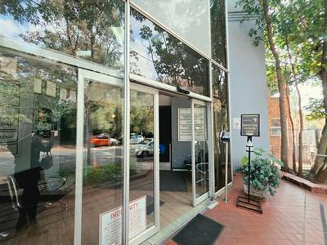 370.33m2 office to let in menlo park