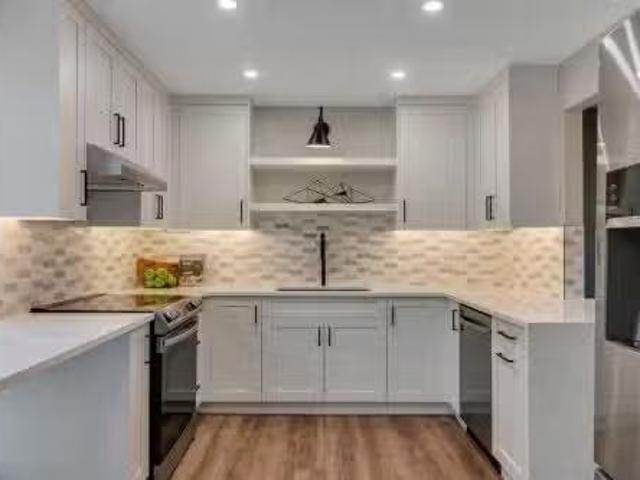 370 Brae Glen Crescent Sw, Calgary, AB, T2W 1B6 townhouse fo.