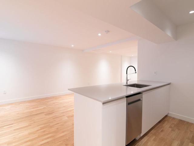 3710 3730 Queen Mary 2 Bedroom Apartment for Rent at 3730 Ch Queen Mary, Montréal, QC H3V 1A6 Côte Des Neiges