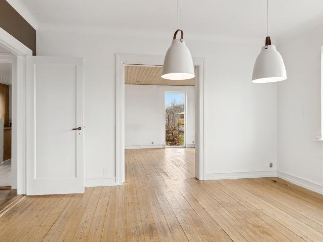 373V1423 Ringstedvej 15C Klassisk villa med stor garage og lukket have RealMæglerne