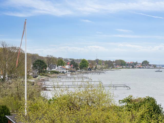 374426 Strandvejen 157B, 1. Th Herskabelig 5 værelses lejl. I smuk ejendom med udsigt over Espergærde Havn RealMæglerne
