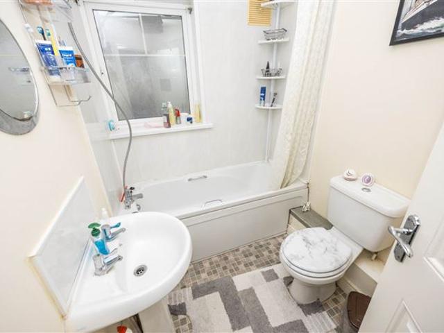 374,950 | 64 Holywell Crescent North, Swords, County Dublin Flynn & Associates Swords 5011 MyHome. Ie Residential