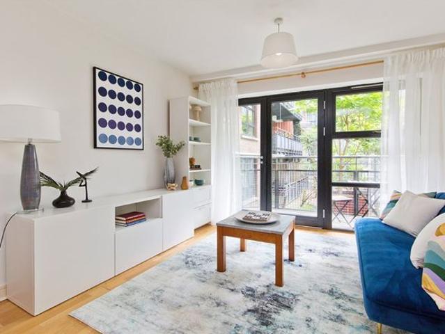 375,000 | 1 Saul's Court, Cows Lane, Templebar, Dublin 2 Hooke & MacDonald 5002 MyHome. Ie Residential
