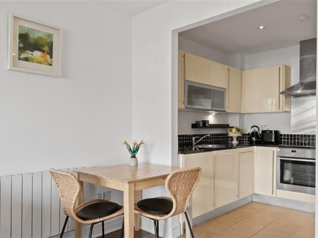 375,000 | 29 The Crescent, Carrickmines Manor, Carrickmines, Dublin 18 DNG Stillorgan 4985 MyHome. Ie Residential