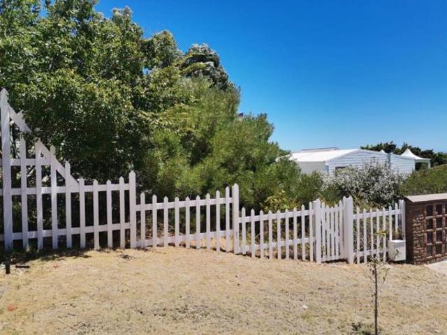 375 m² Land available in Gordon's Bay Village